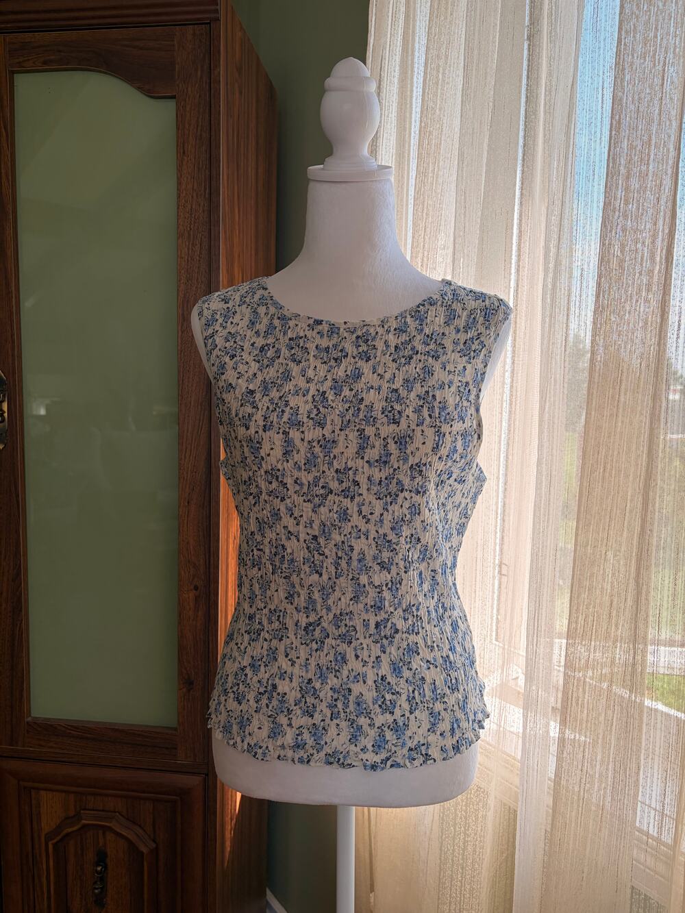 GAP Blue Floral Ruched Tank Top L Porcelain Chinoiserie Cottagecore Stretch Y2K